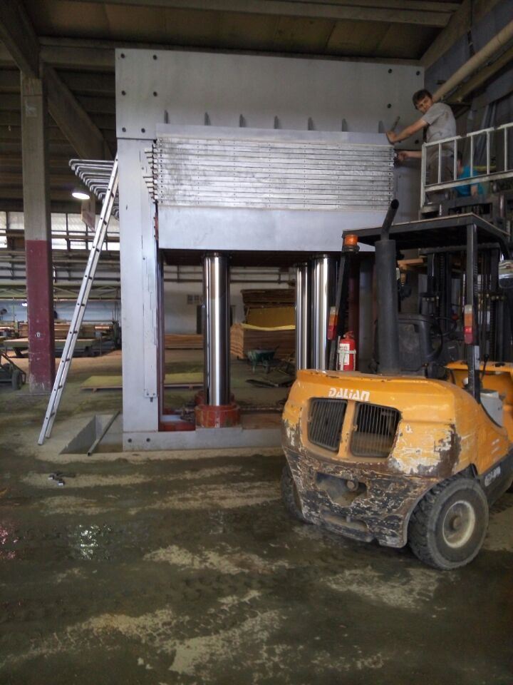 L&iacute;nea de producci&oacute;n autom&aacute;tica de pelado de chapa de madera contrachapada