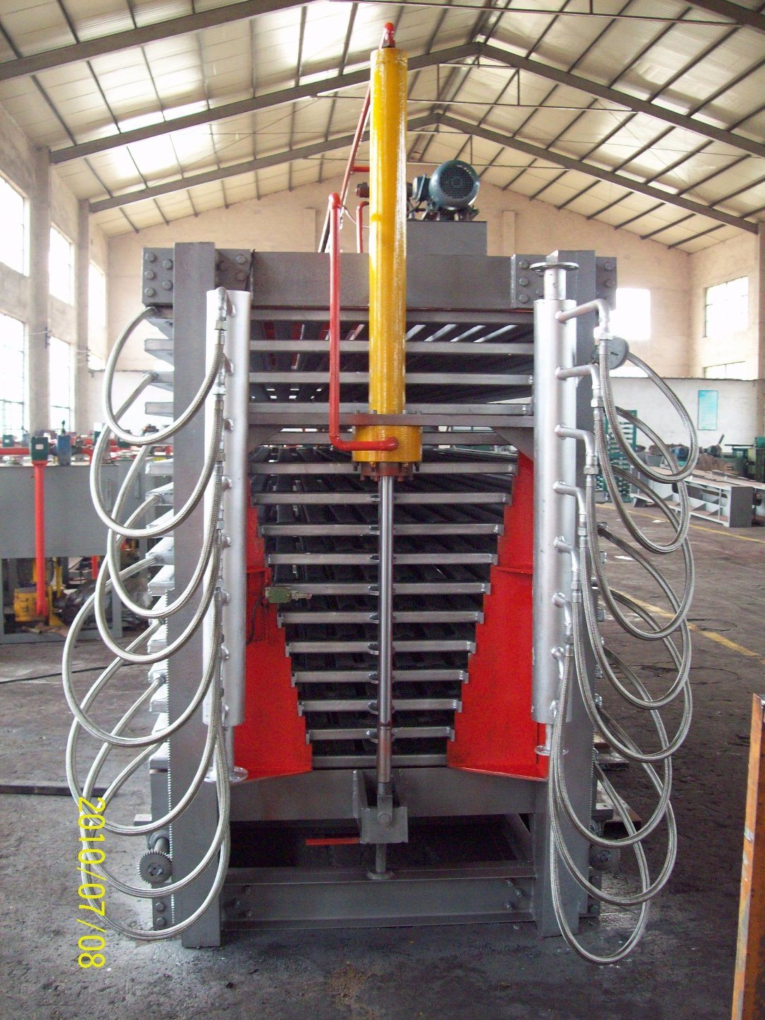 Máquina de prensado en caliente de chapa de madera contrachapada