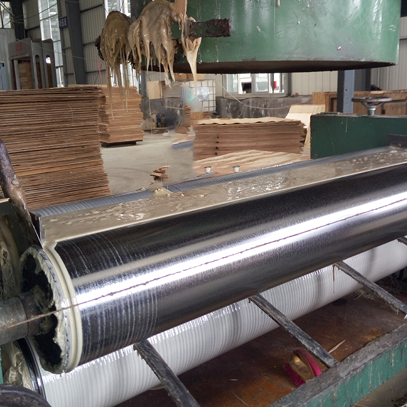 Máquina esparcidora de pegamento de chapa de madera contrachapada