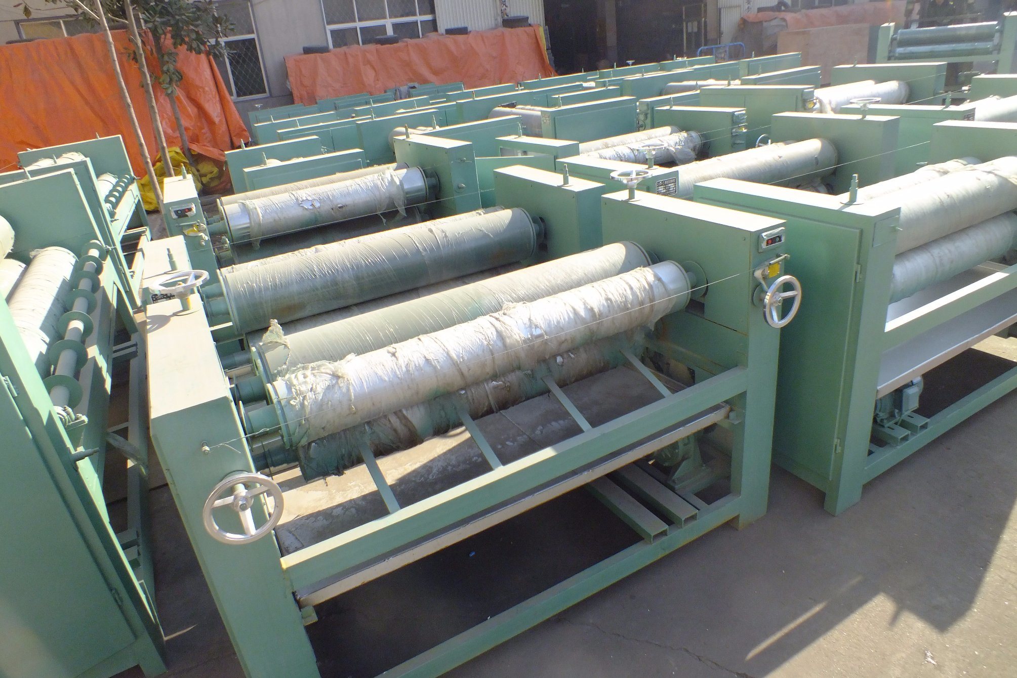 La máquina esparcidora de pegamento de 4 pies de venta caliente para la línea de producción de madera contrachapada