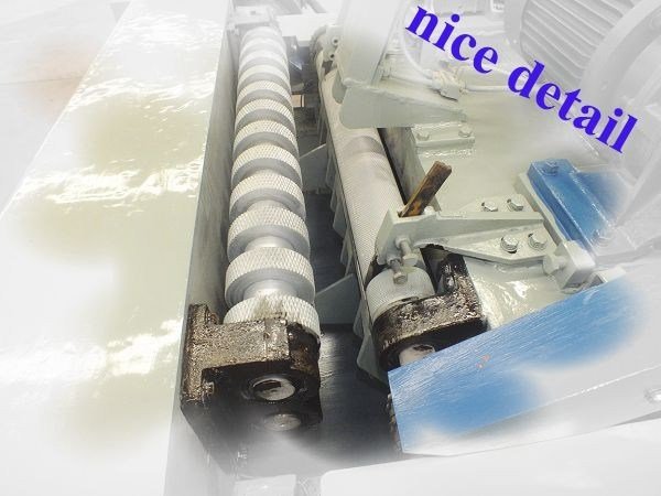 Shandong Jinlun 2600 mm alimentación automática de la marca líder de chapa de madera peladora para madera contrachapada