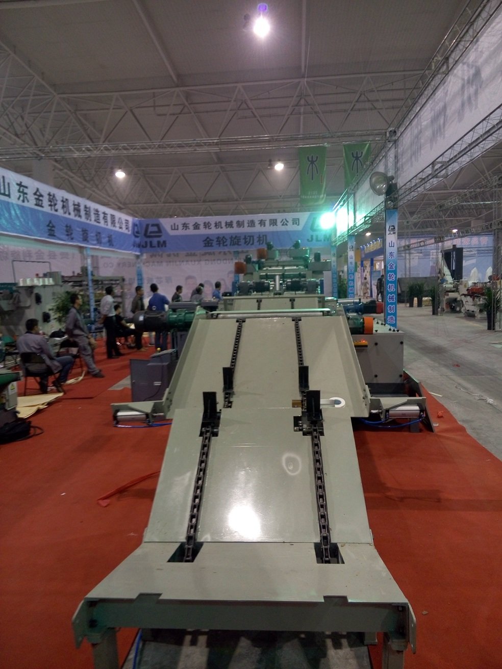 Línea de pelado de chapa de madera completamente automática de 1300 mm con control CNC