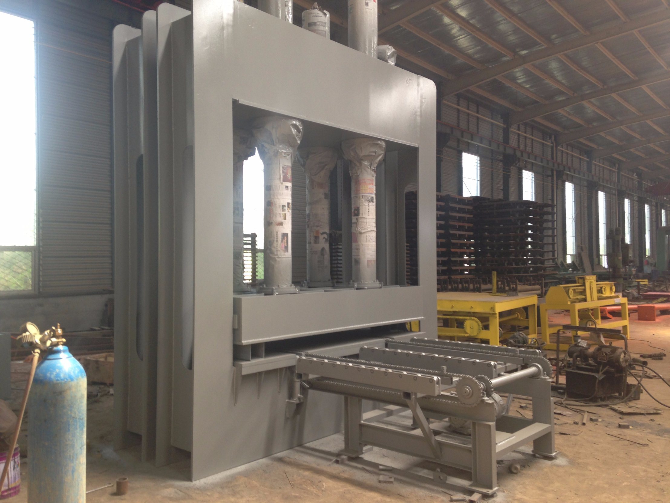 Torno de prensa en frío de 400 T para el tablero a base de madera