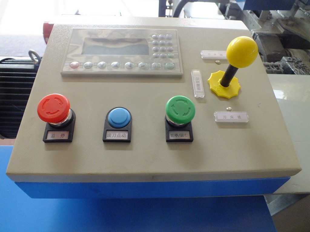 Funcionamiento no tripulado completamente automático del torno rotatorio de la peladura de la chapa de madera de 4 pies