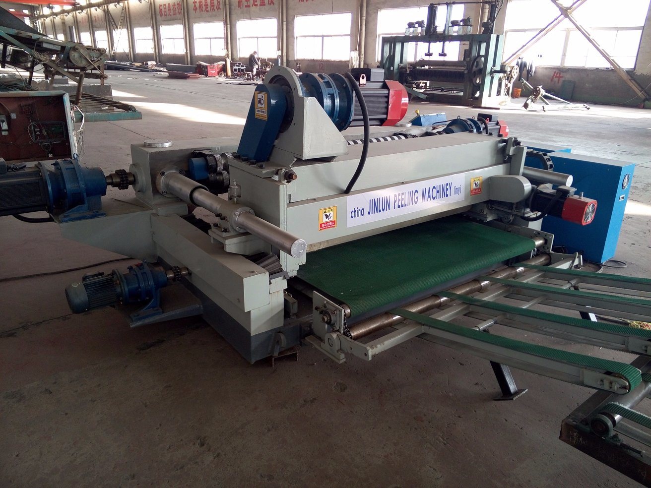 Torno pelador de chapa de 4 pies sin husillo