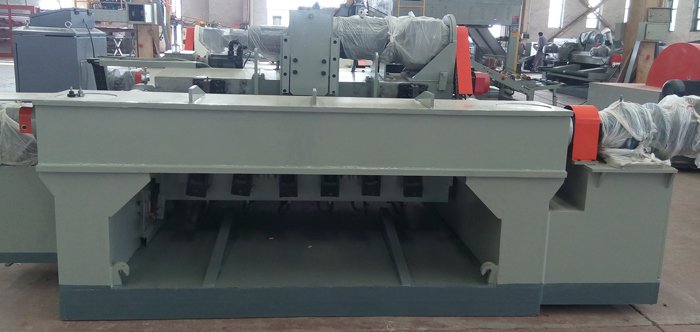 Famosa f&aacute;brica de Linyi vende torno para pelar chapas