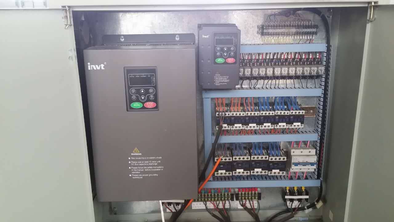 La máquina peladora de chapa de troncos con husillo de control CNC La mejor venta en Gabón