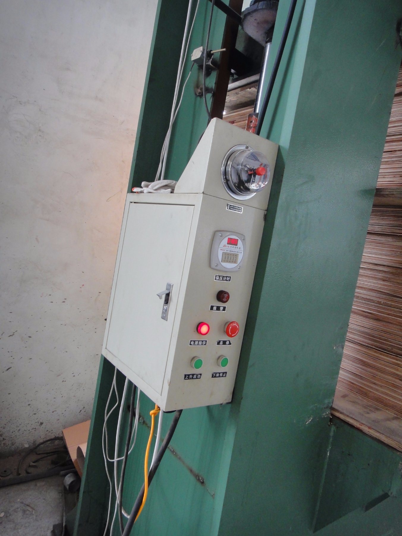 Máquina hidráulica de prensado en frío para la fabricación de tableros multicapa de China