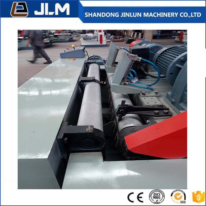 Máquina peladora de troncos y chapas