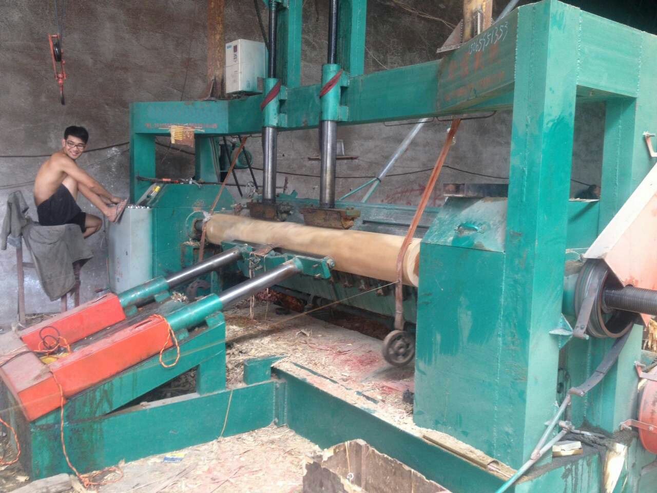 La mejor venta Okoume Face Veneer Peeling Torno en Gabón